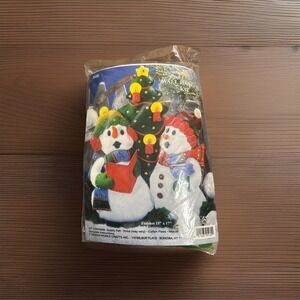 #5132 Design Works Craft Kit "Caroling Snowmen" Felt & Sequin Wall Hanging Kit